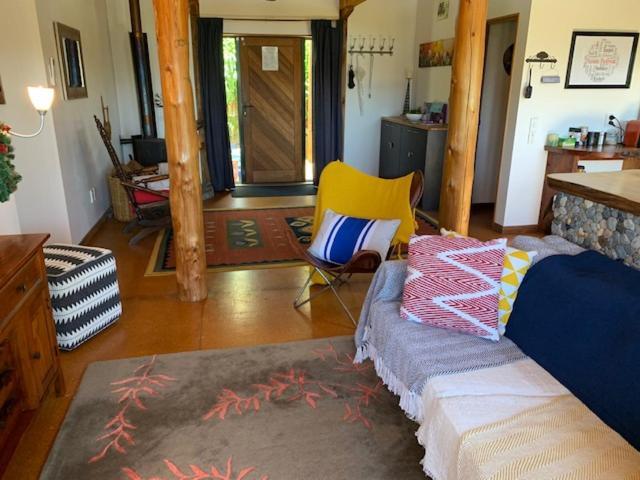 Treetop Hideaway - Taupo Holiday Home Экстерьер фото