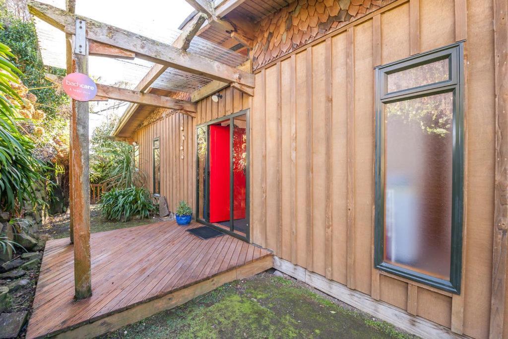 Treetop Hideaway - Taupo Holiday Home Экстерьер фото