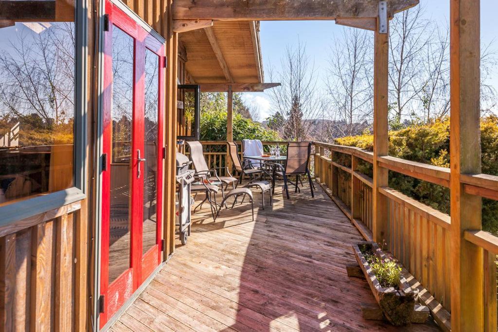 Treetop Hideaway - Taupo Holiday Home Экстерьер фото